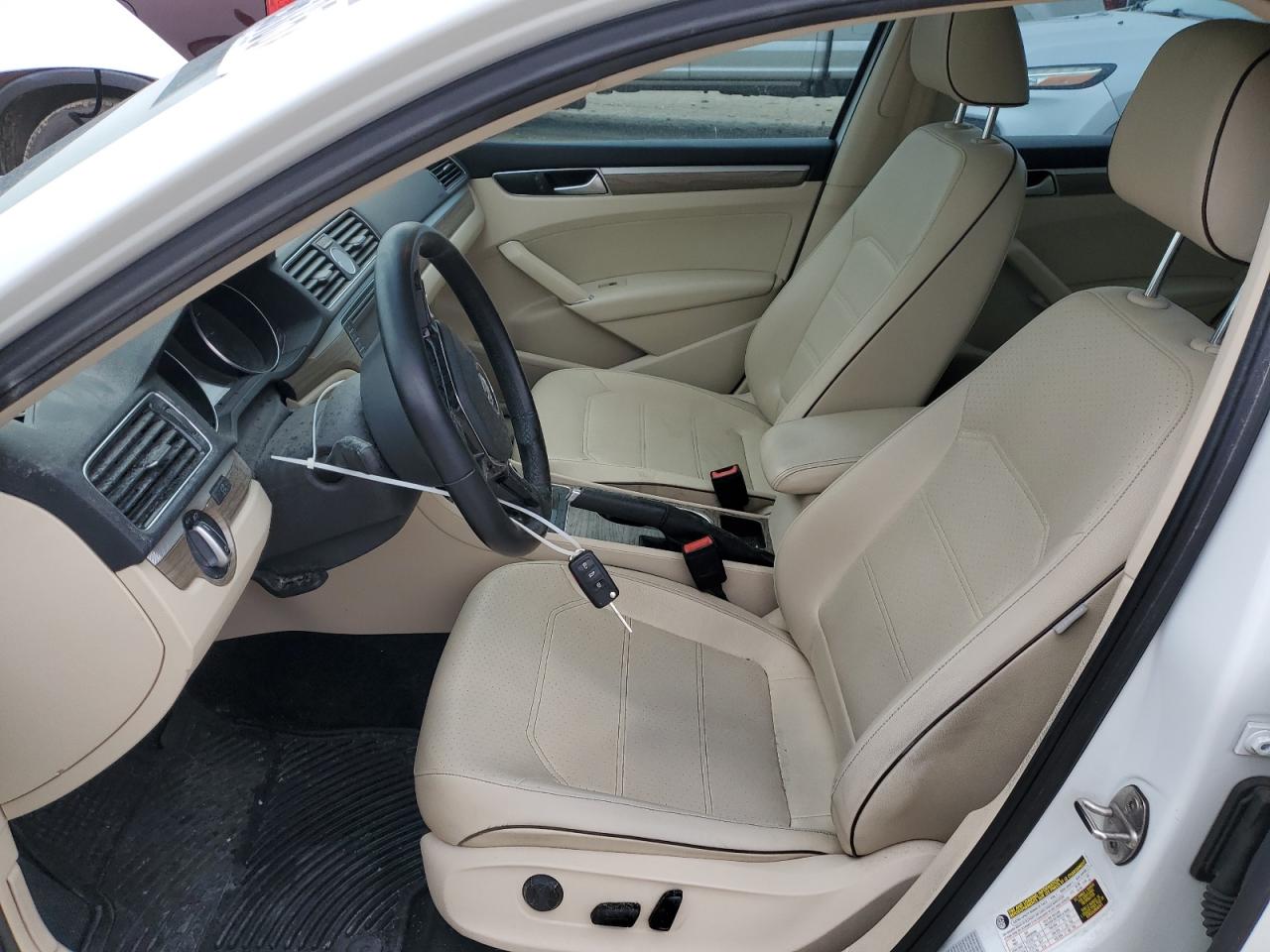 2016 Volkswagen Passat - Image 7