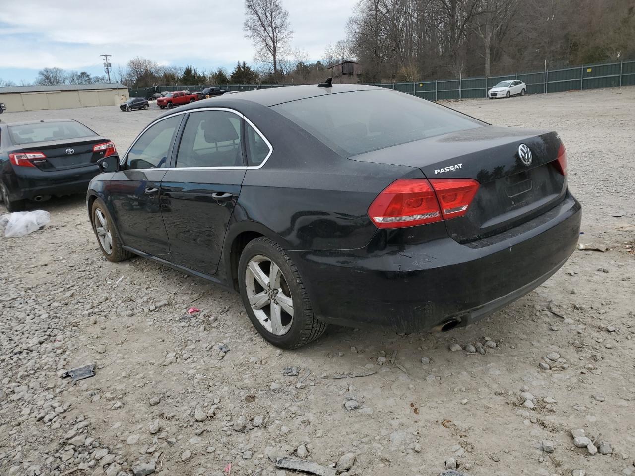 2014 Volkswagen Passat - Image 2