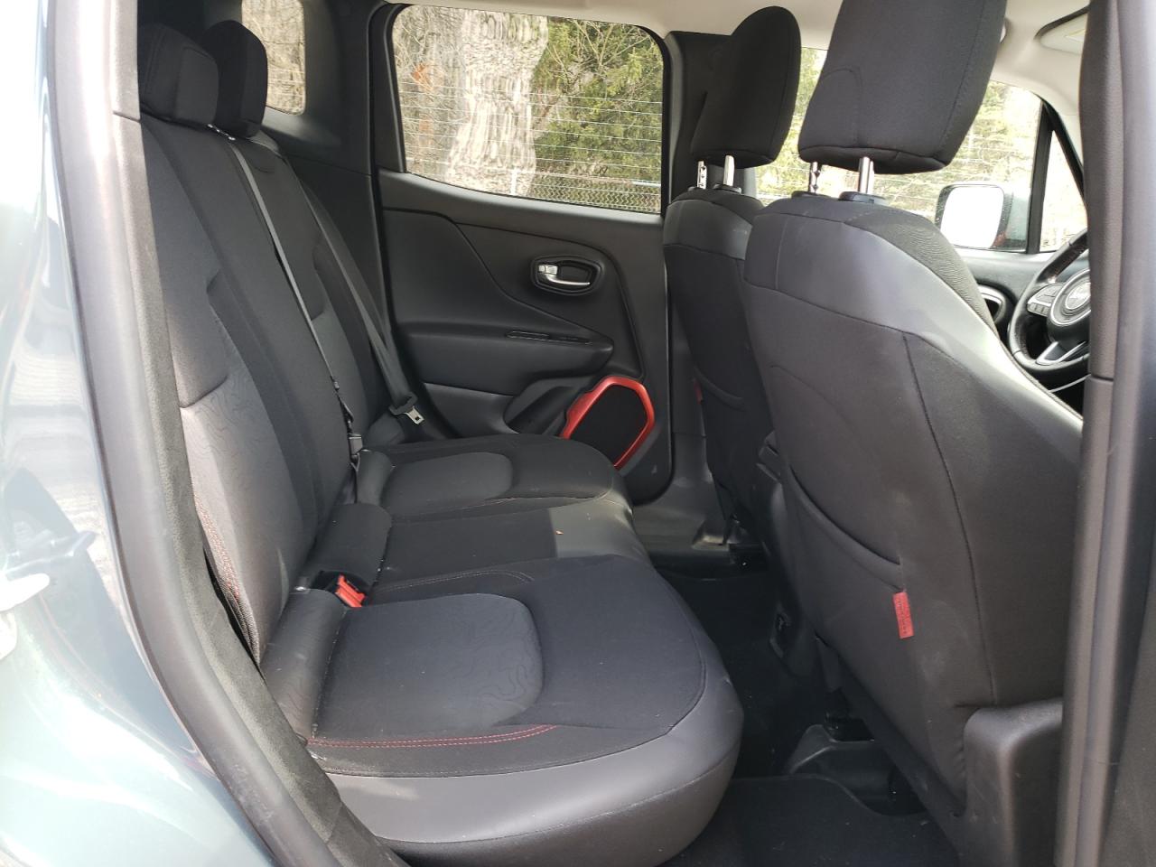 2015 Jeep Renegade - Image 11