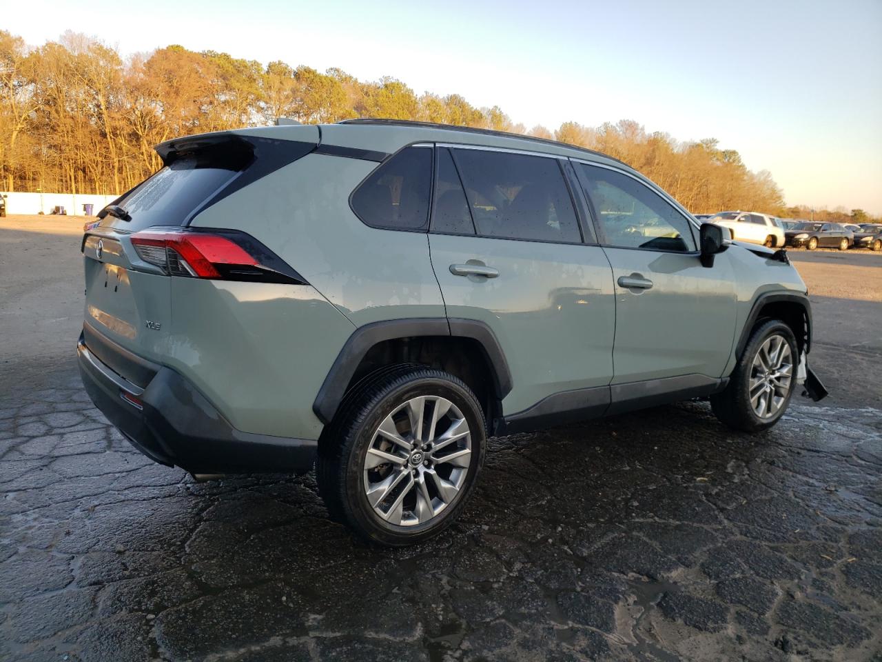 2019 Toyota RAV 4 - Image 3
