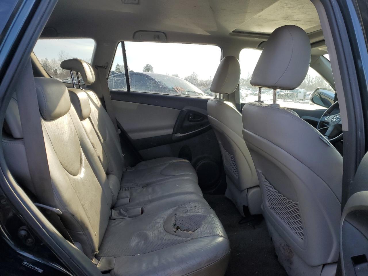 2011 Toyota RAV 4 - Image 11