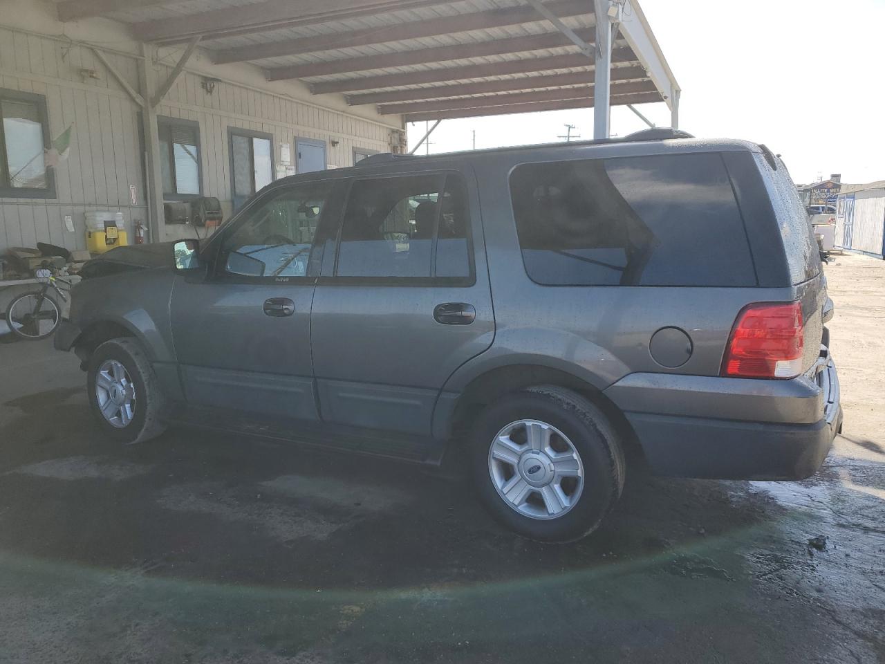 2003 Ford Expedition - Image 2