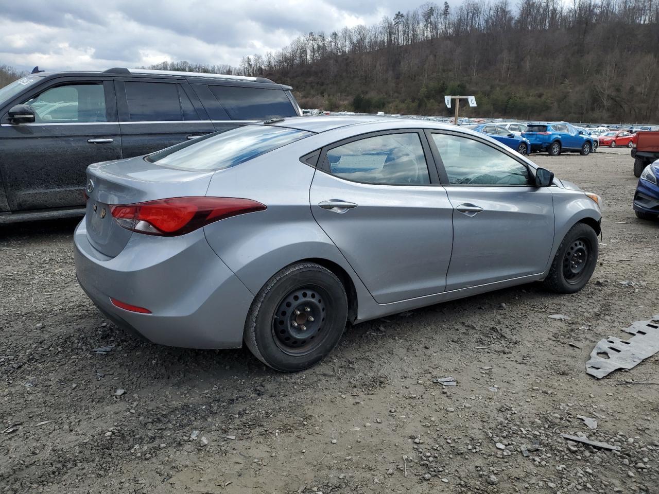 2016 Hyundai Elantra - Image 3