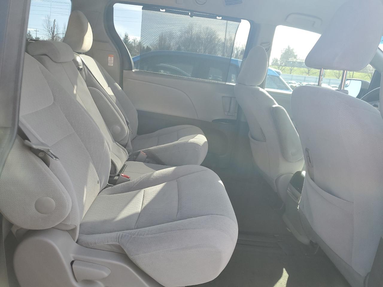 2015 Toyota Sienna - Image 11