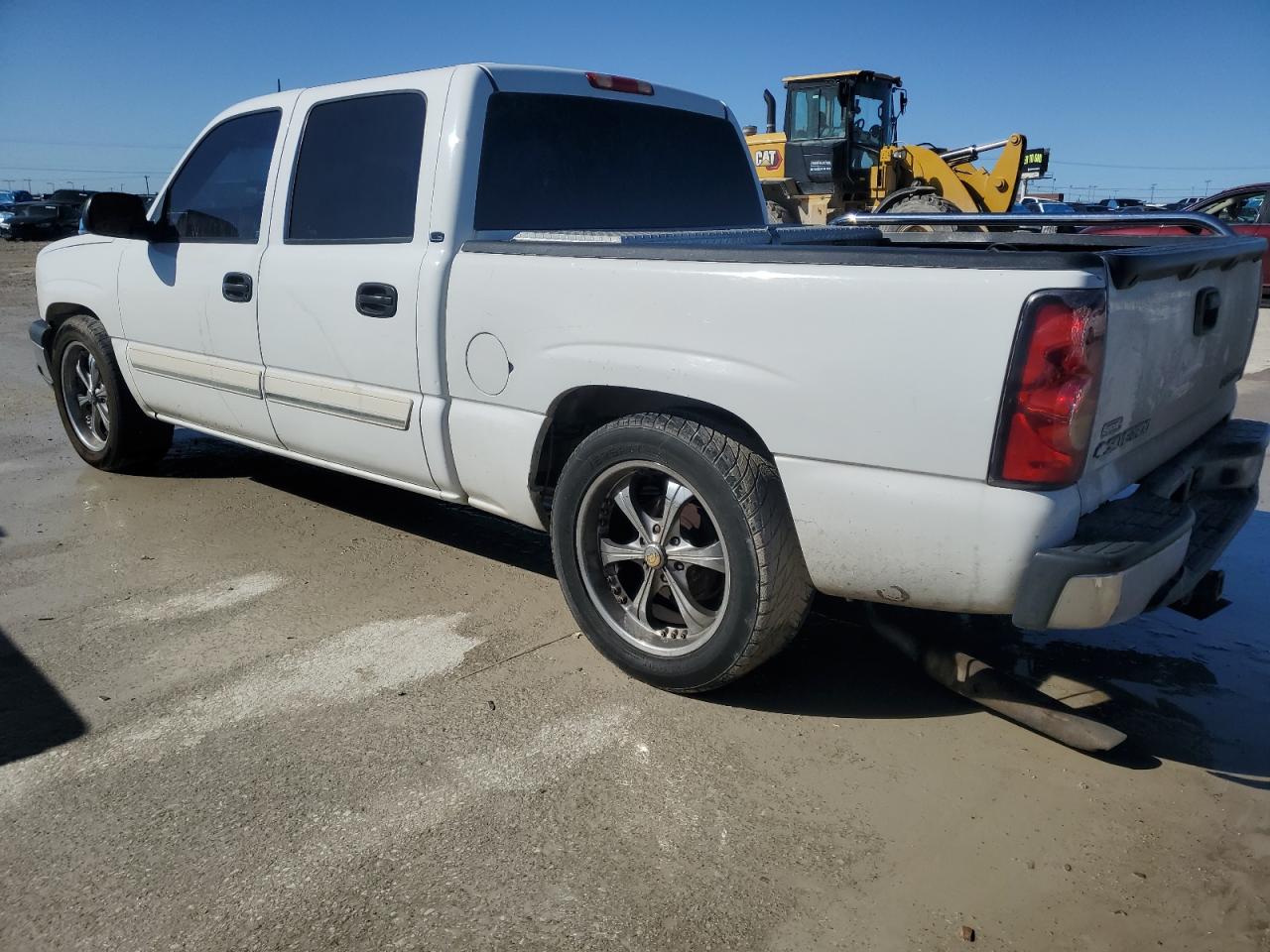 2005 Chevrolet Silverado - Image 2