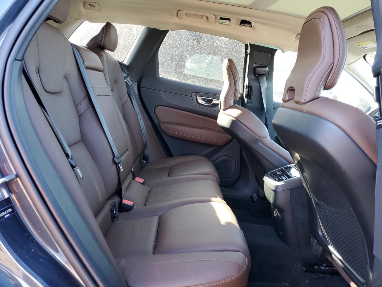 2020 Volvo XC60 - Image 11