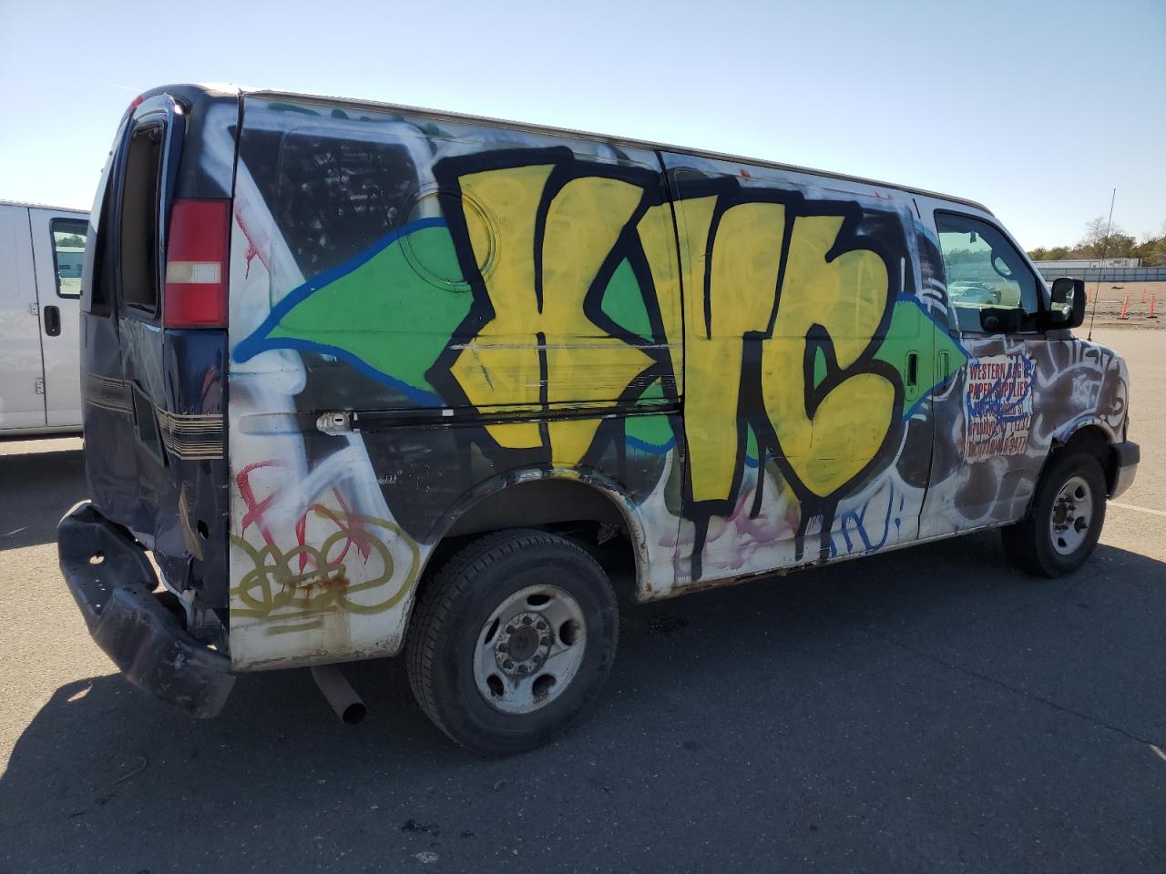 2005 Chevrolet Express - Image 3