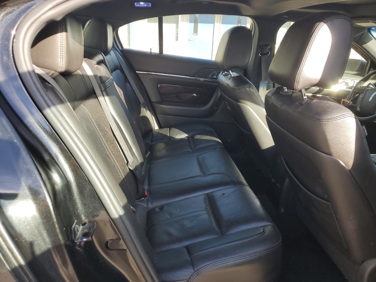 2010 Lincoln MKS - Image 10