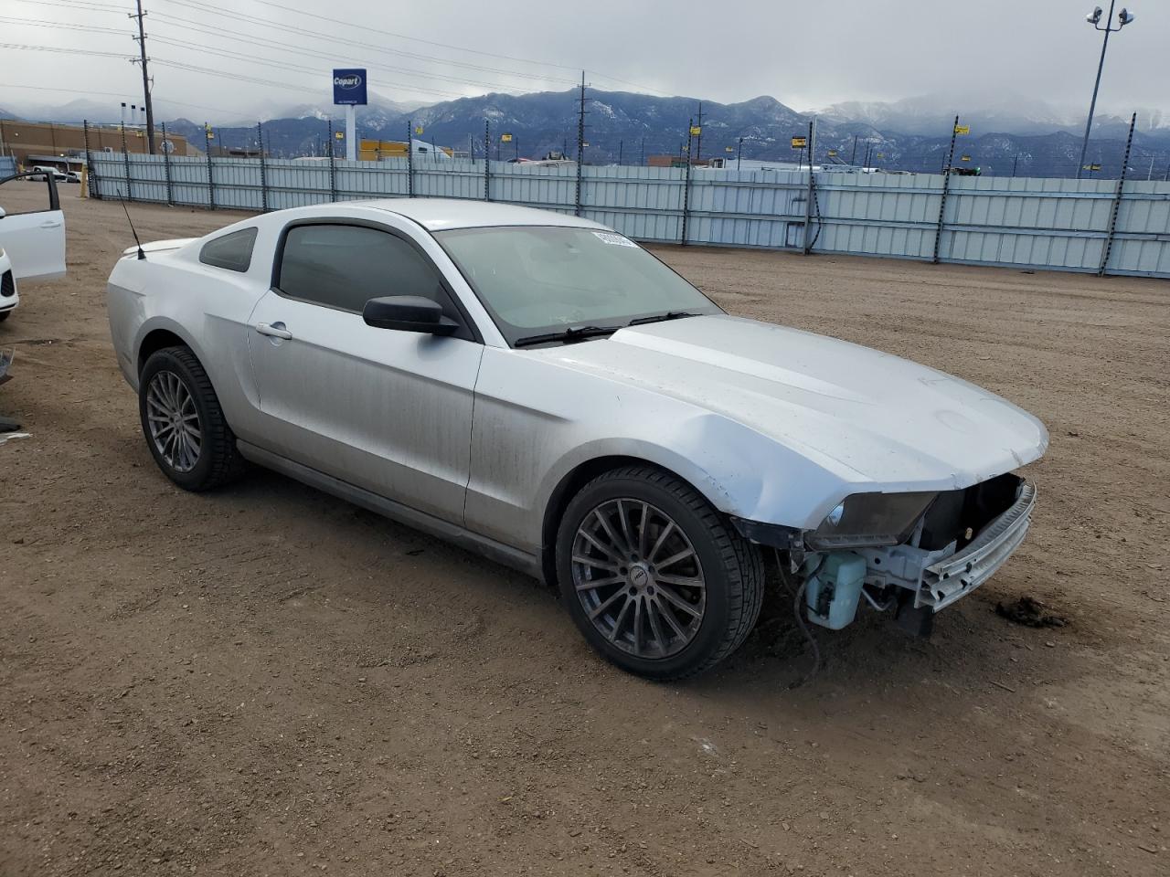 2010 Ford Mustang - Image 4