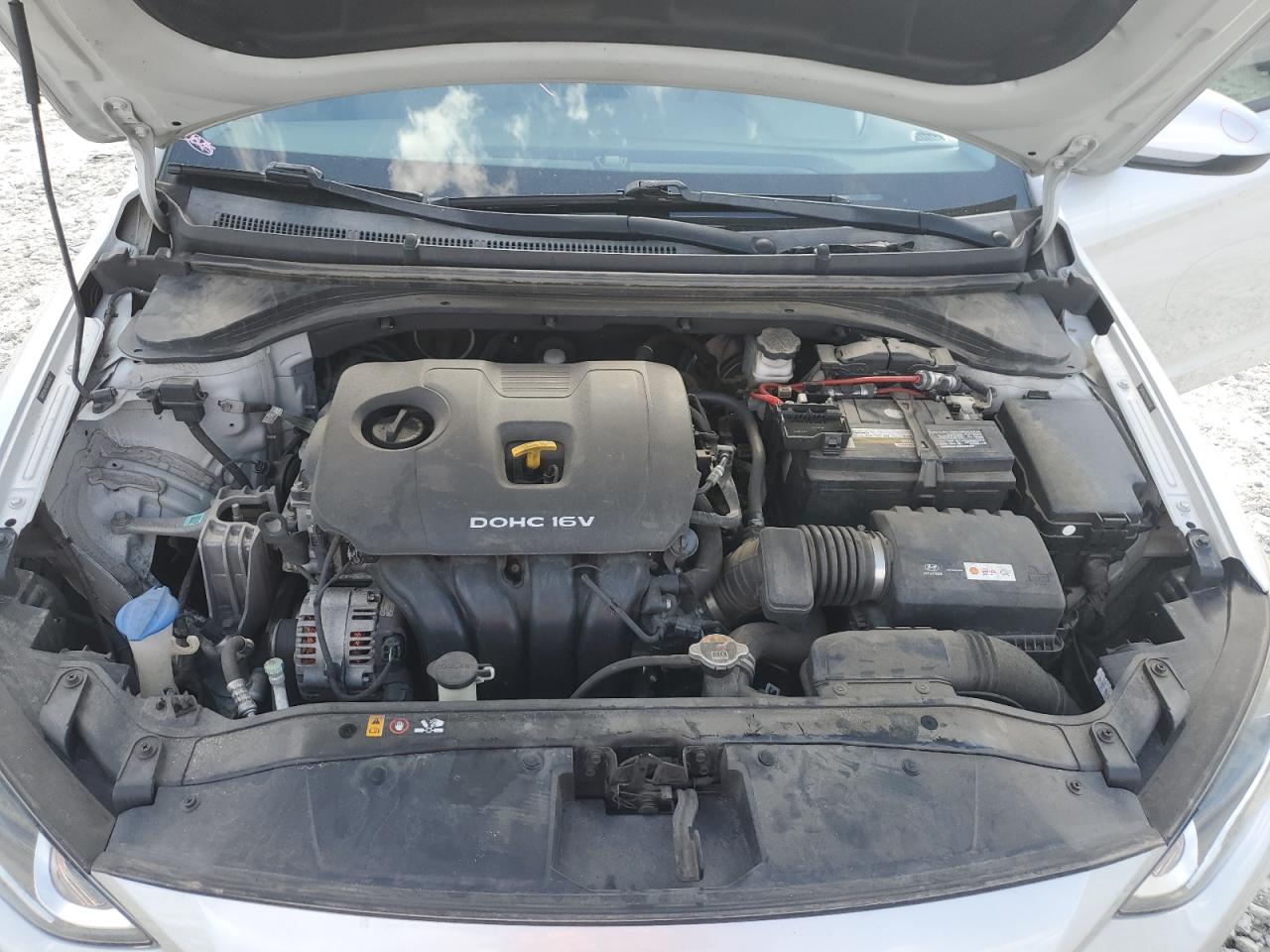 2017 Hyundai Elantra - Image 11