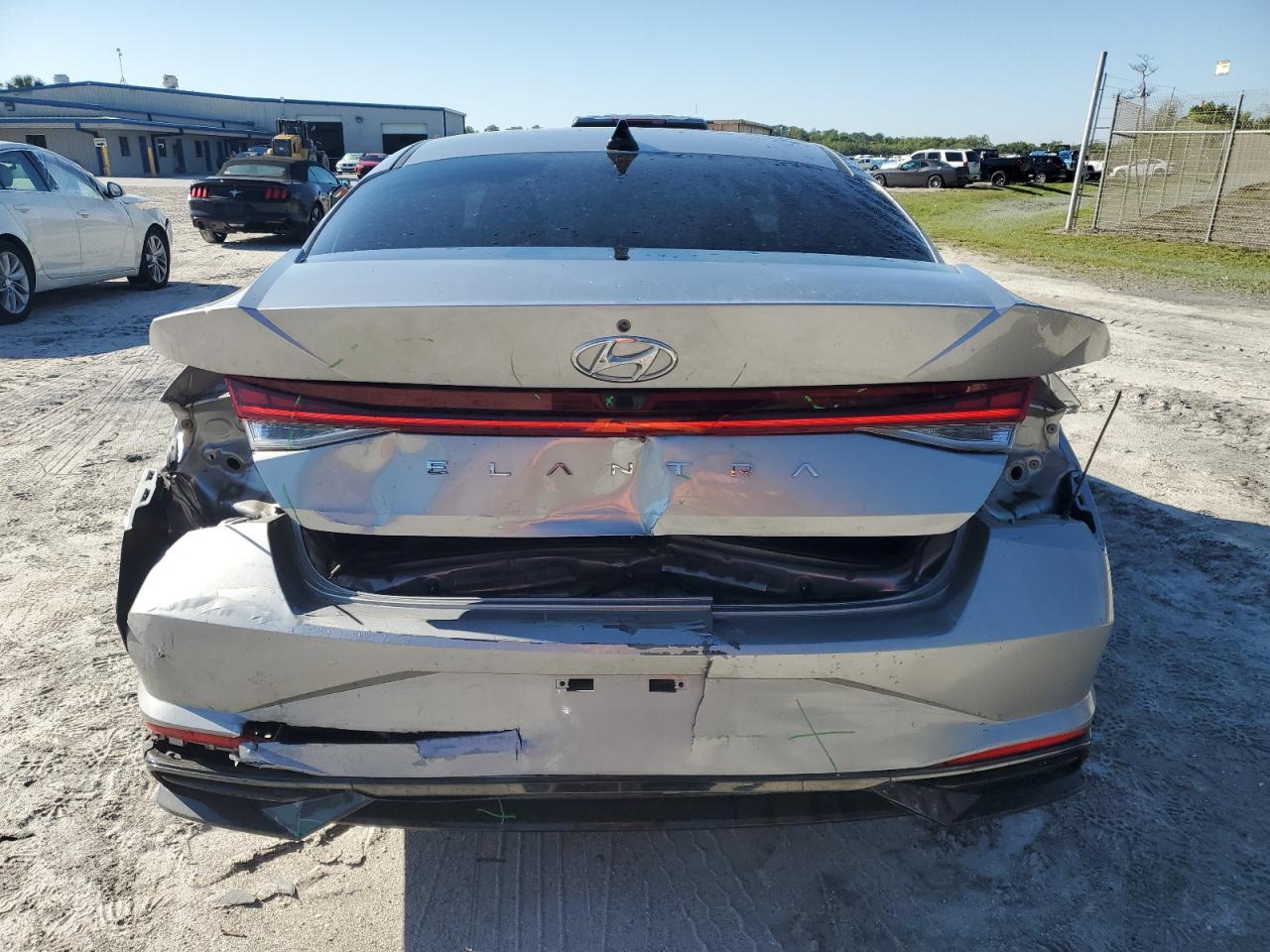 2022 Hyundai Elantra - Image 6
