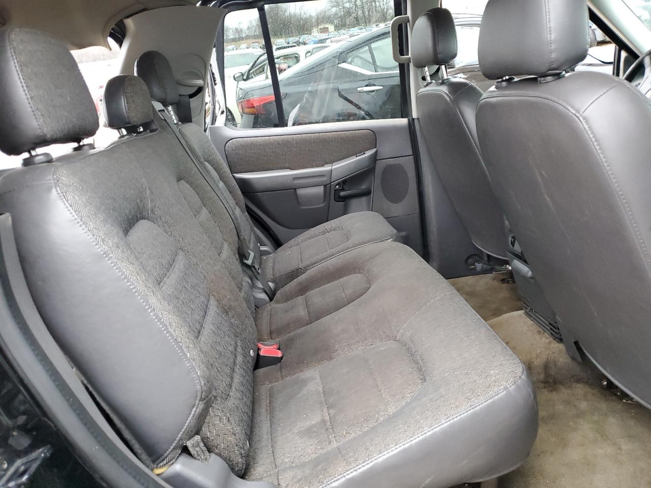 2003 Ford Explorer - Image 11
