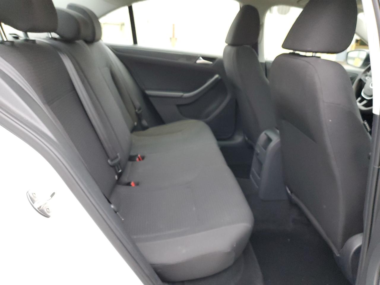 2016 Volkswagen Jetta - Image 10