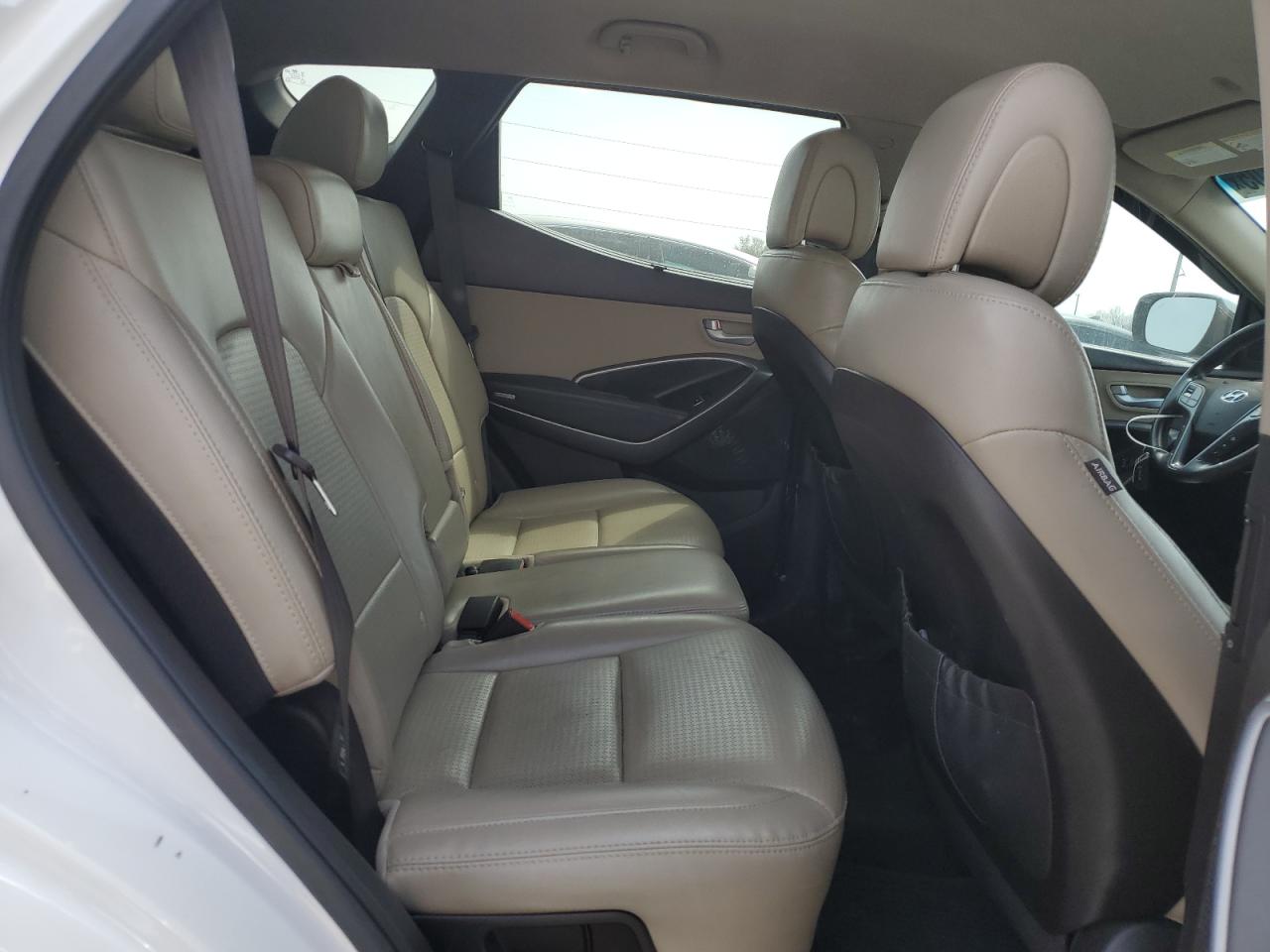 2015 Hyundai Santa Fe - Image 11