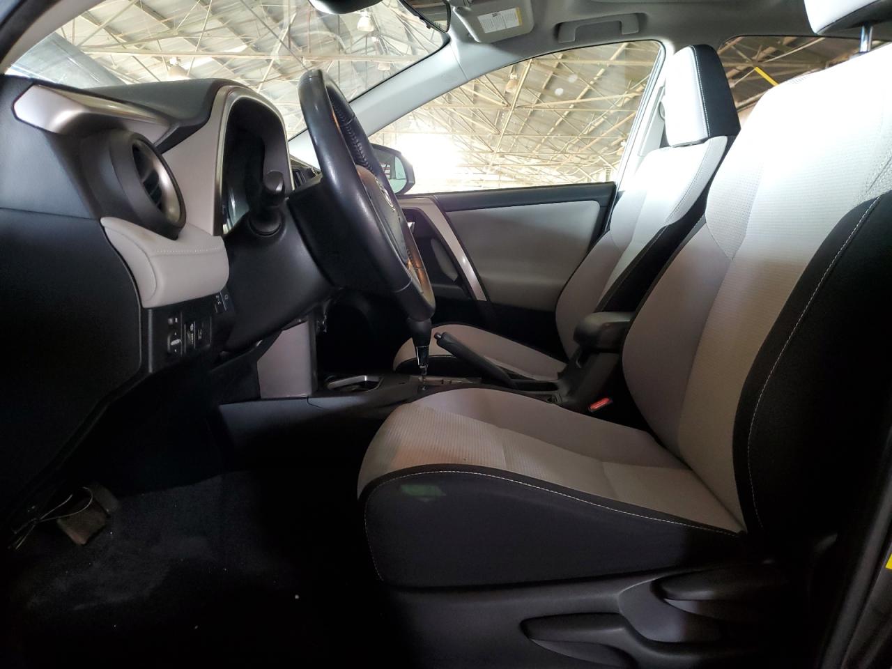 2016 Toyota RAV 4 - Image 7