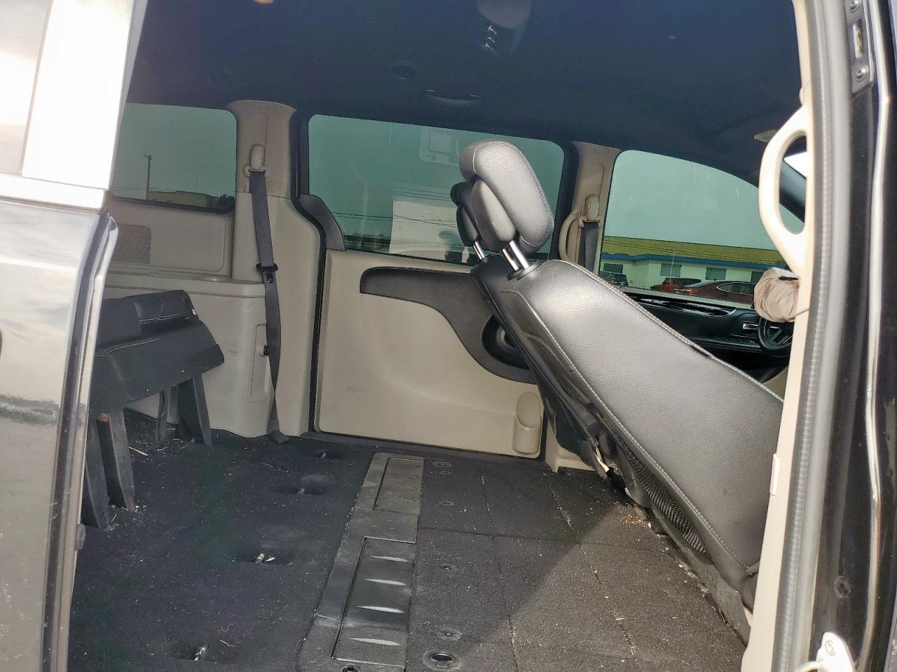 2019 Dodge Caravan - Image 11