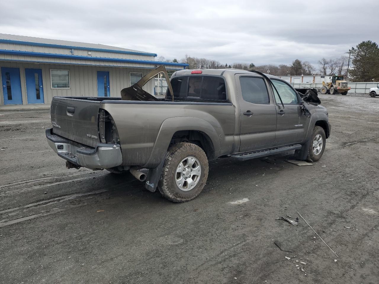 2015 Toyota Tacoma - Image 3