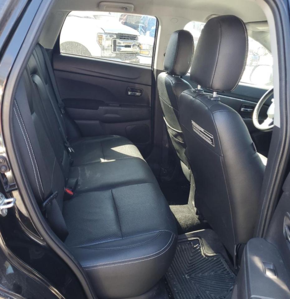 2014 Mitsubishi Outlander - Image 11