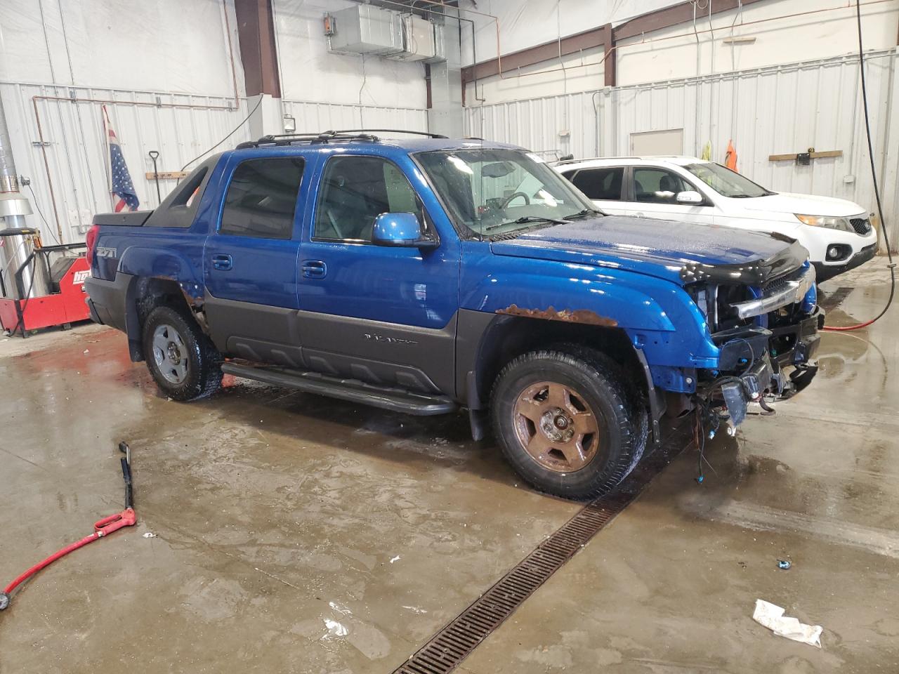 2003 Chevrolet Avalanche - Image 4