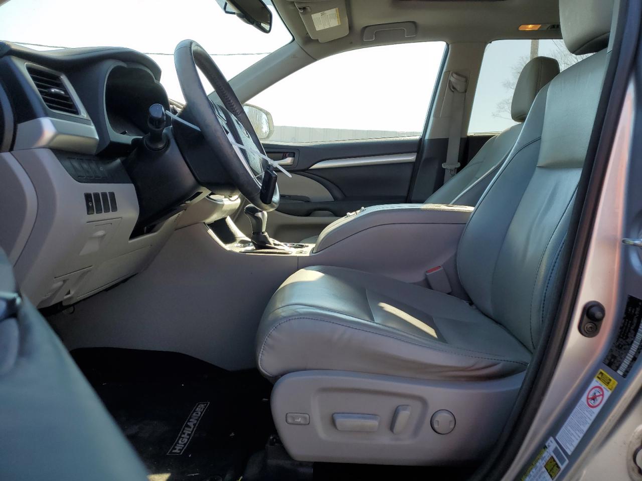 2016 Toyota Highlander - Image 7