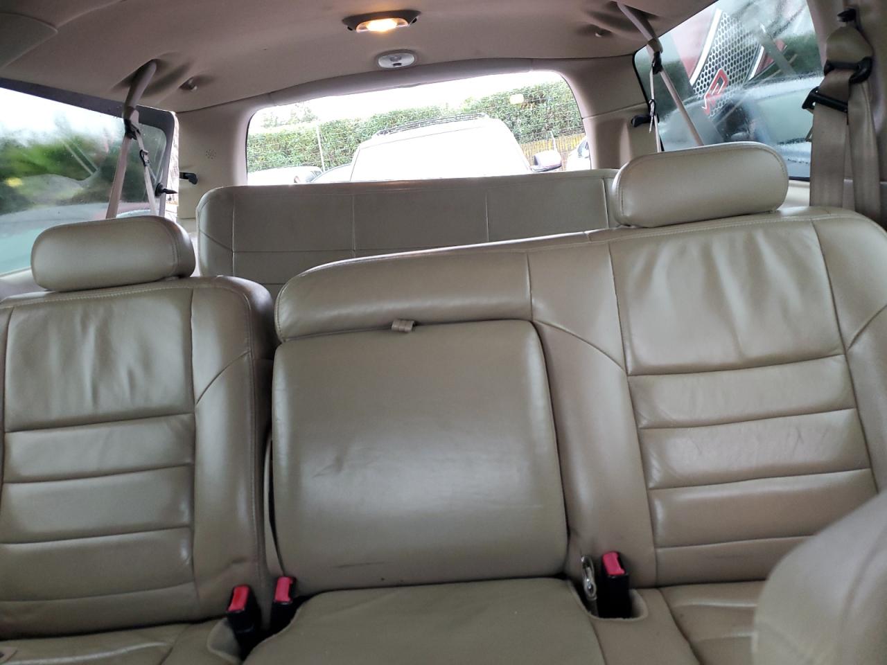 2004 Ford Excursion - Image 10