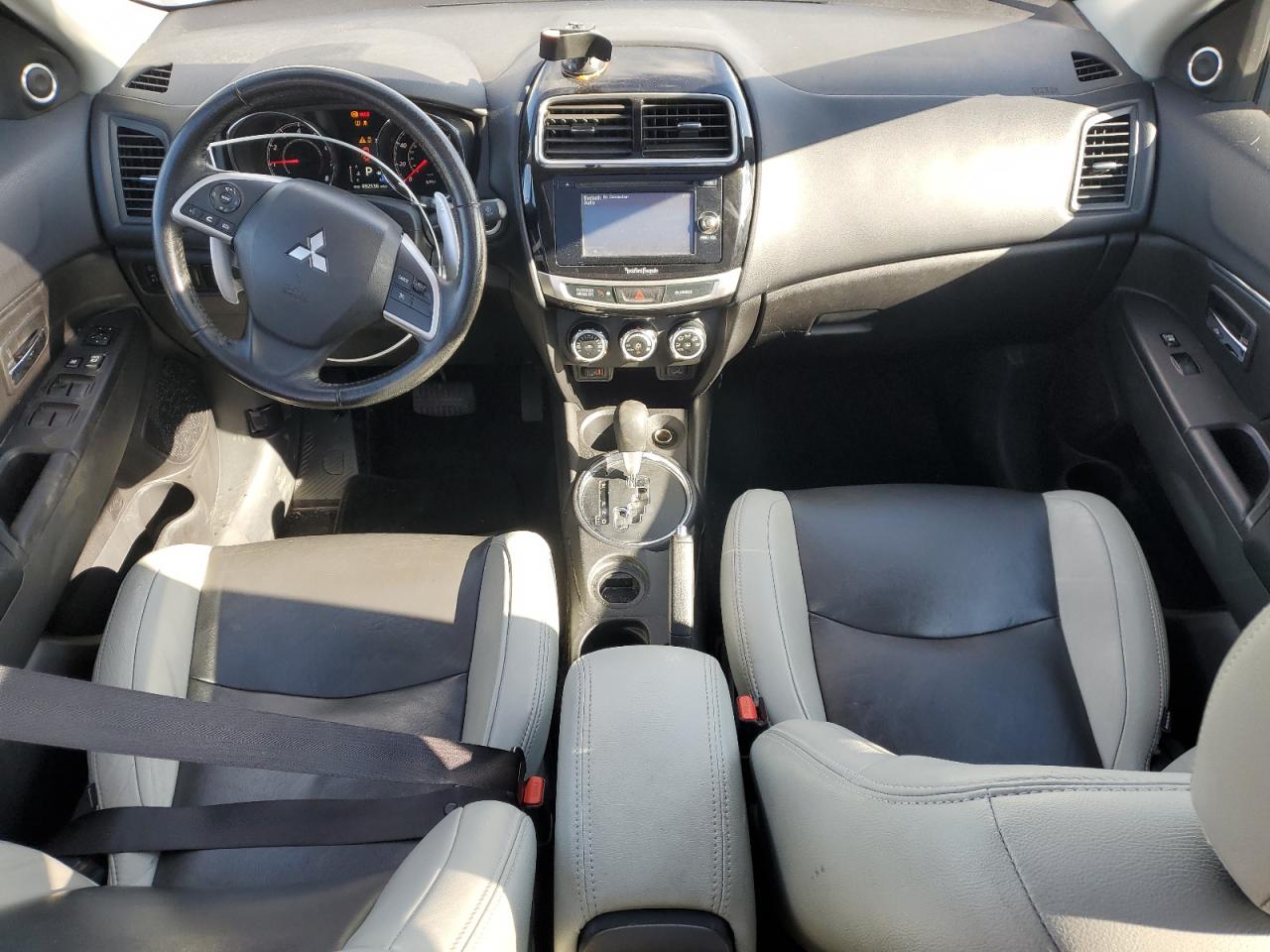 2015 Mitsubishi Outlander - Image 8