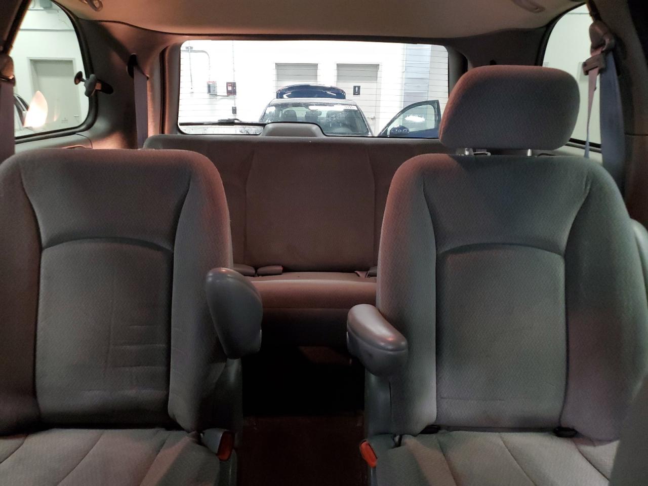 2004 Dodge Caravan - Image 10