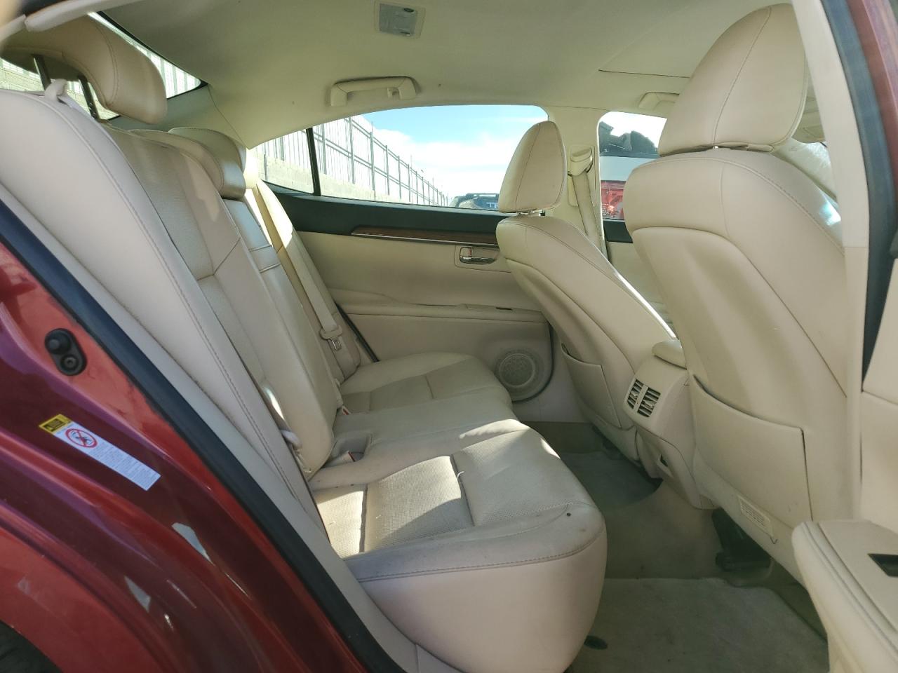2013 Lexus ES - Image 10