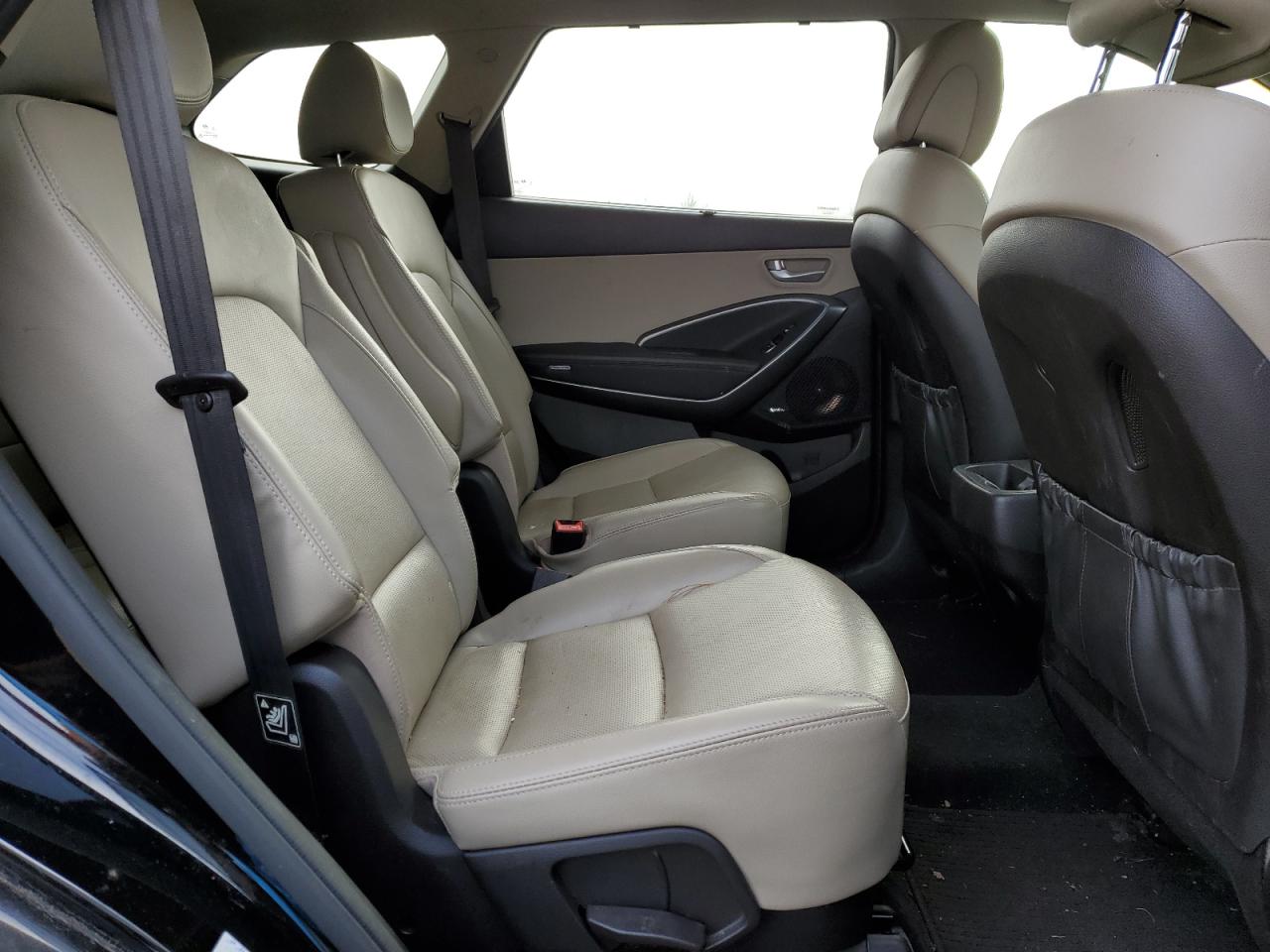 2017 Hyundai Santa Fe - Image 11