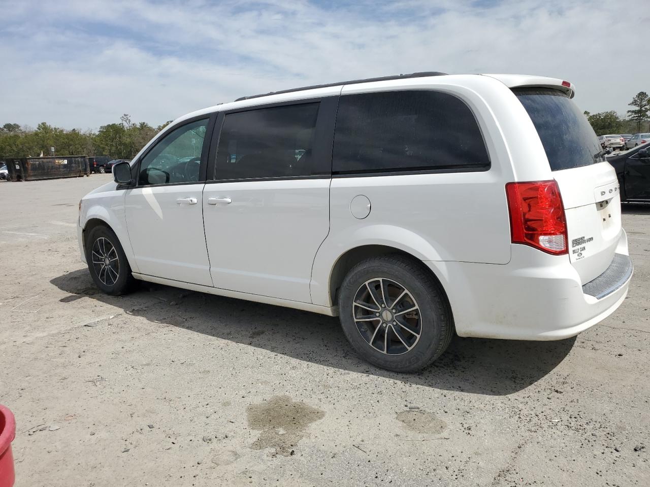 2018 Dodge Caravan - Image 2