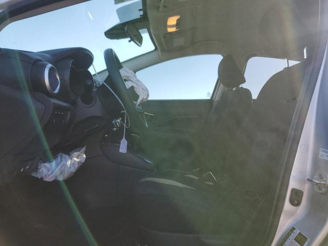  NISSAN VERSA 2022 Сріблястий