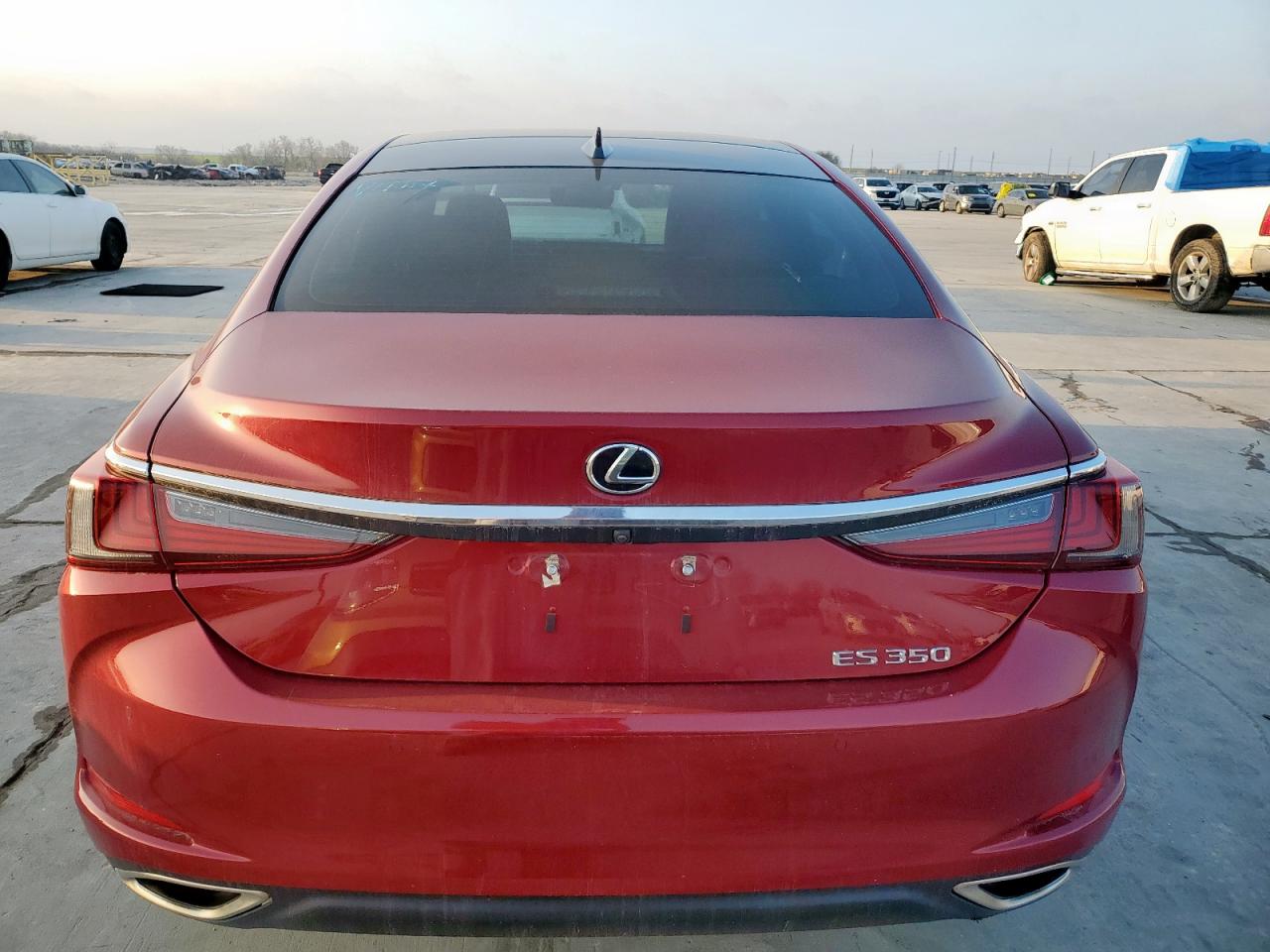 2019 Lexus ES - Image 6