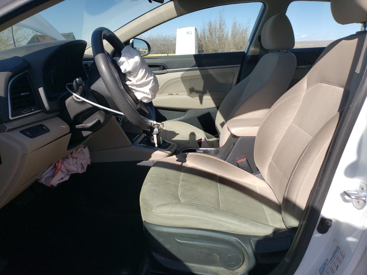 2017 Hyundai Elantra - Image 7