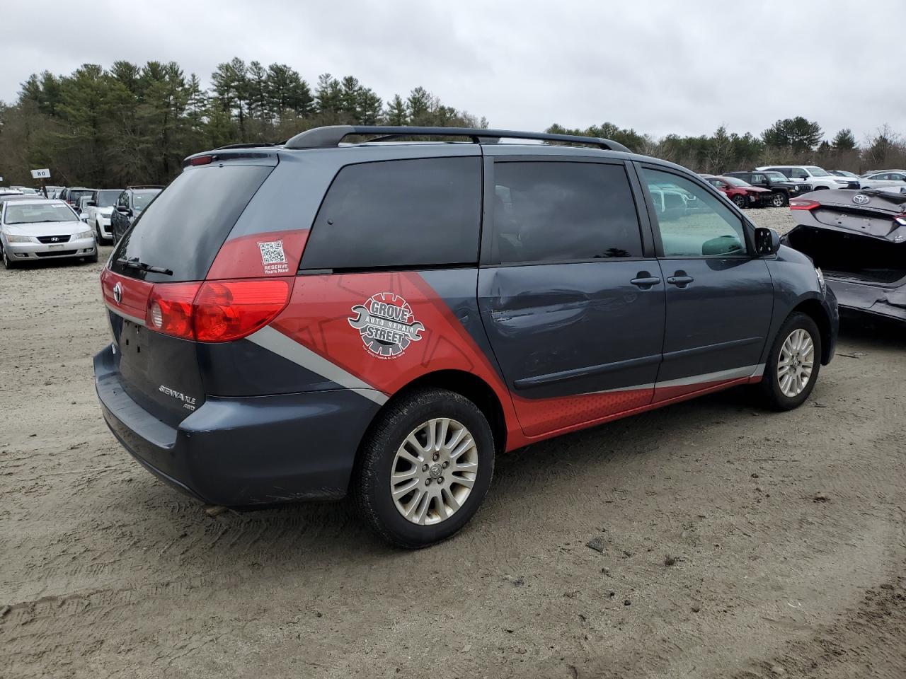 2010 Toyota Sienna - Image 3