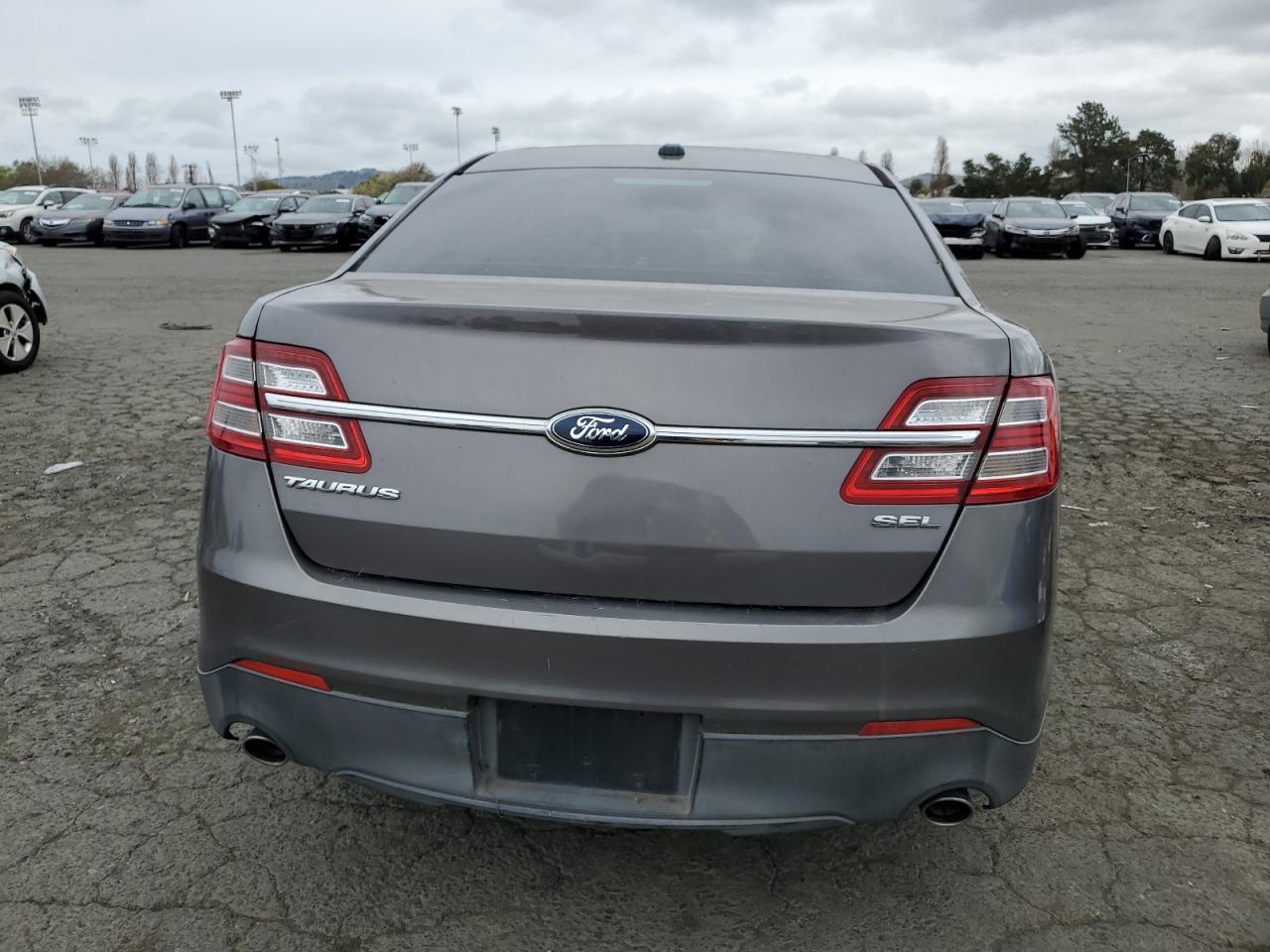2014 Ford Taurus - Image 6