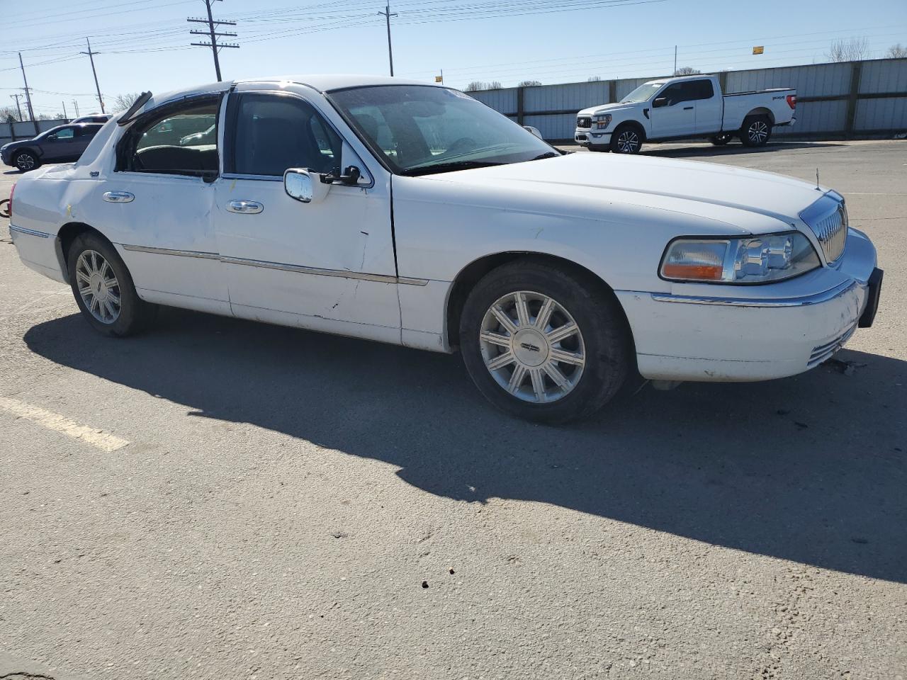 2011 Lincoln Town Car - Image 4