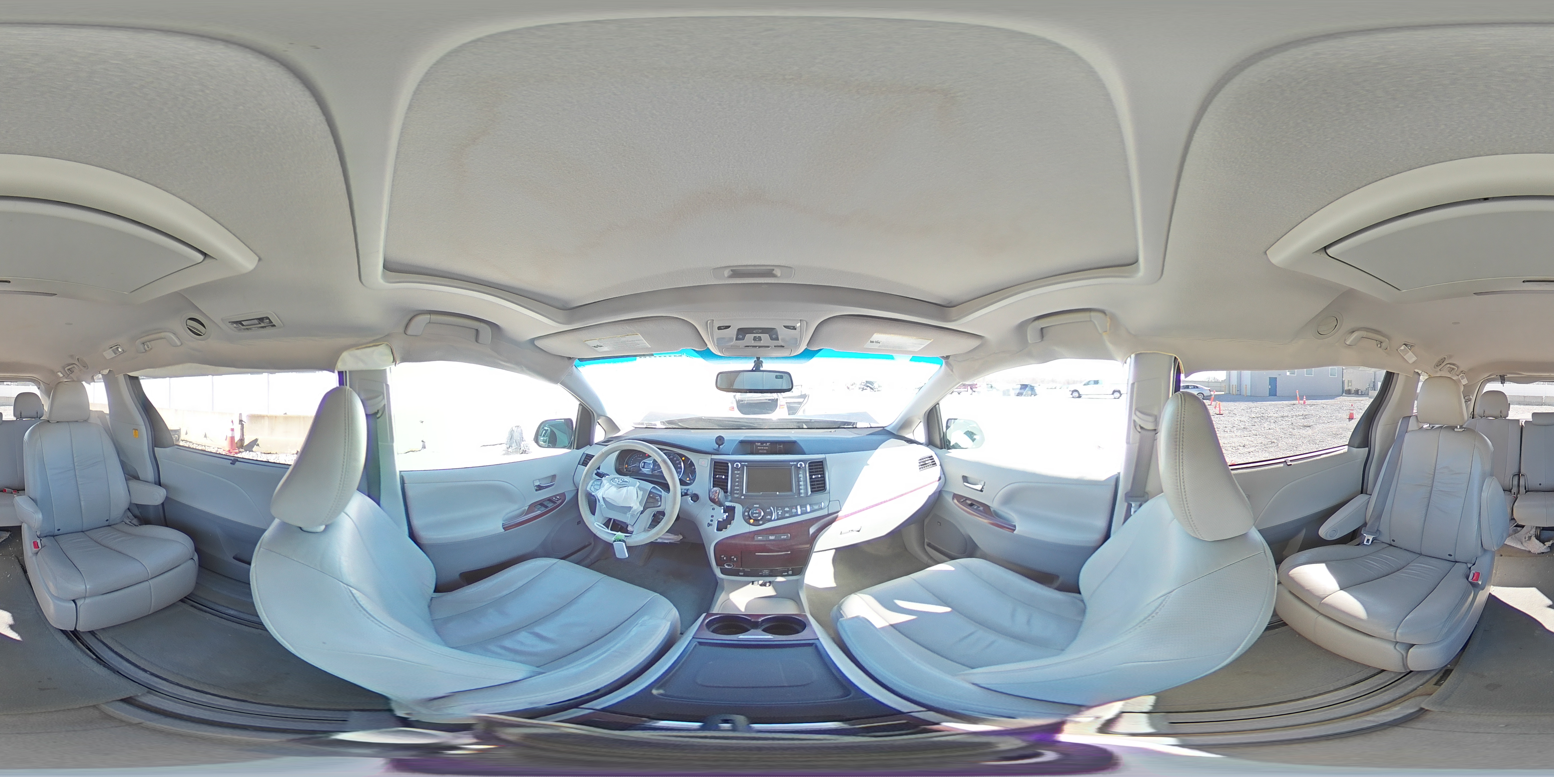 2011 Toyota Sienna - Image 13