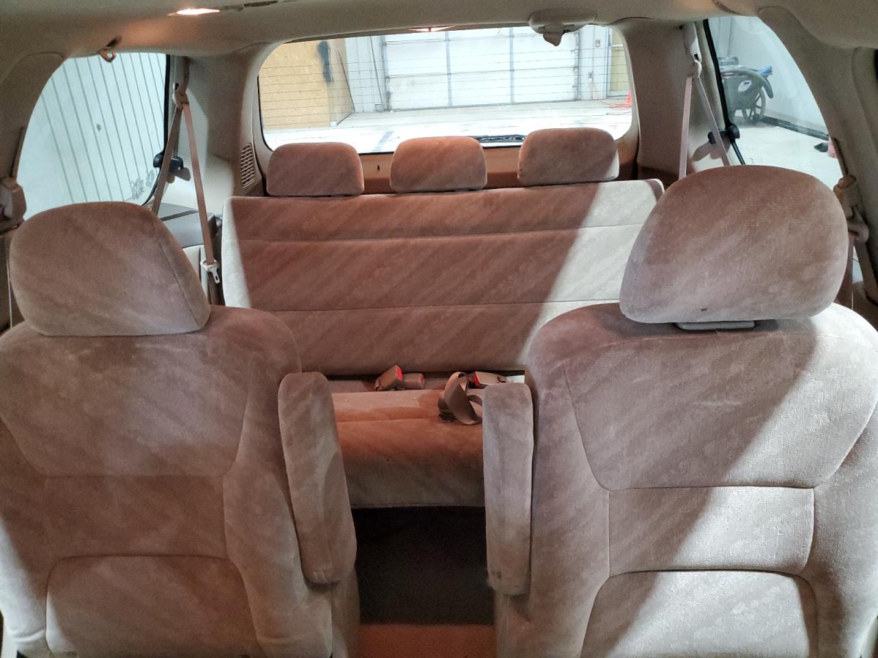 2004 Honda Odyssey - Image 10