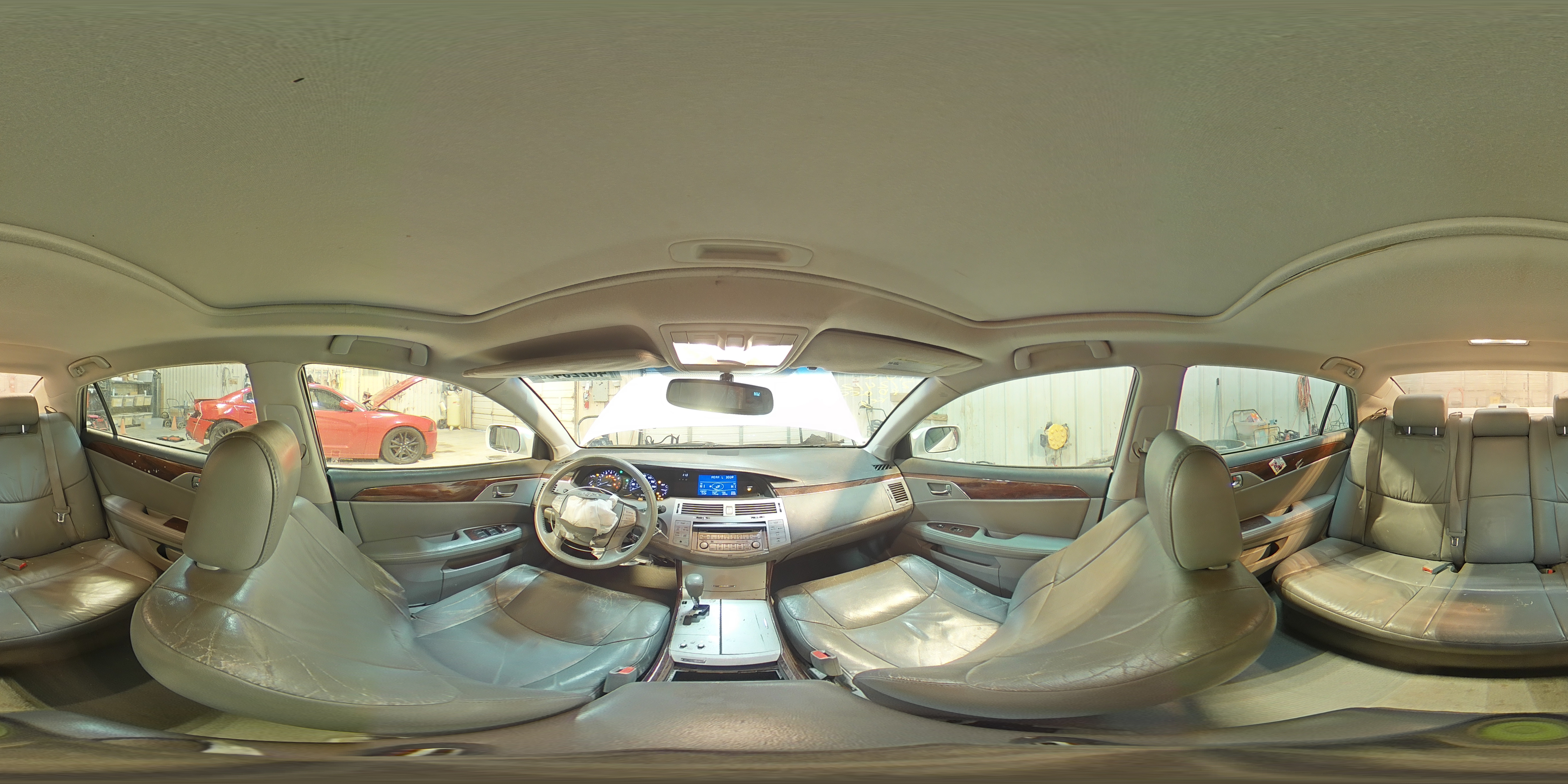 2010 Toyota Avalon - Image 13