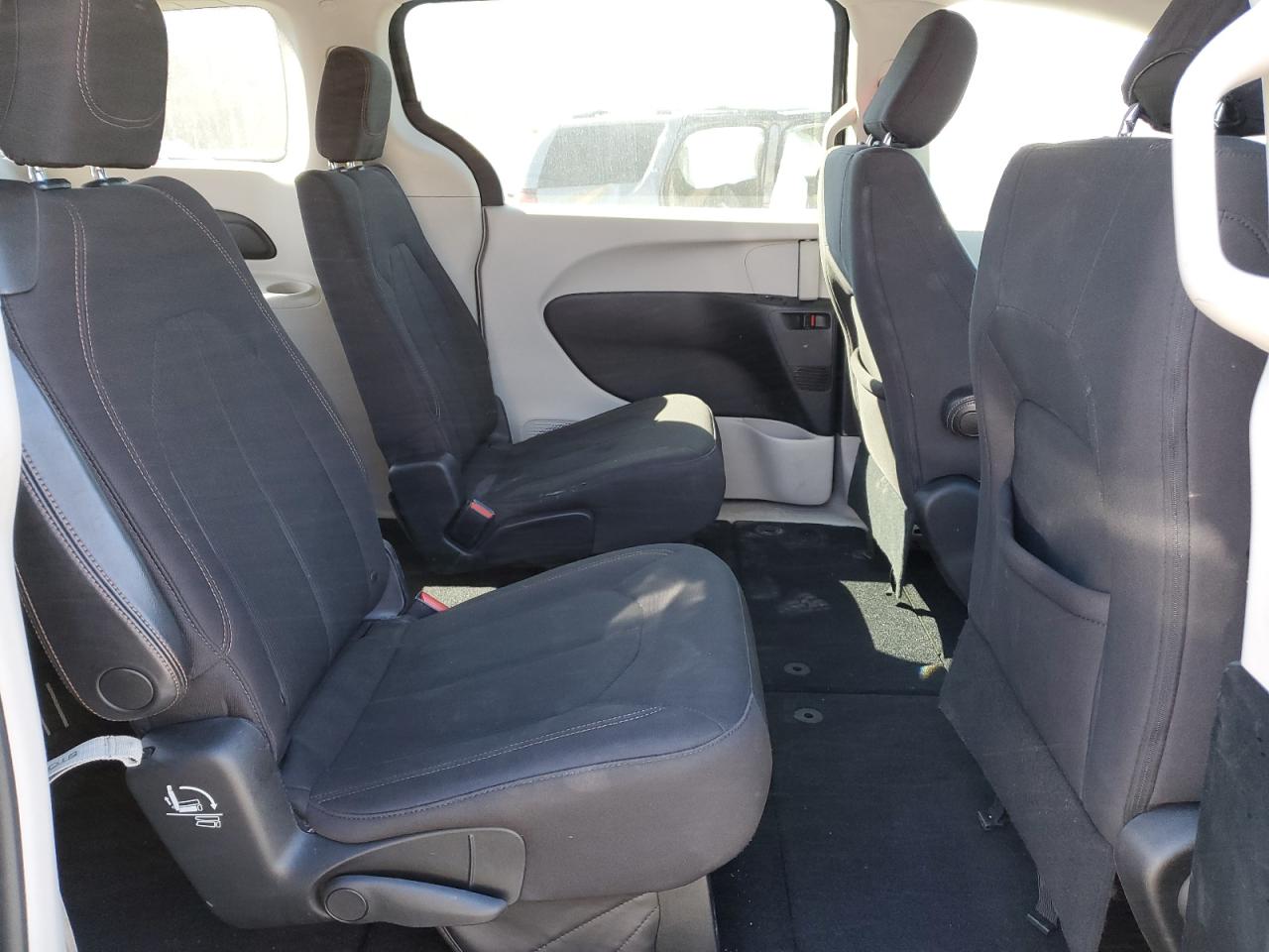 2018 Chrysler Pacifica - Image 11