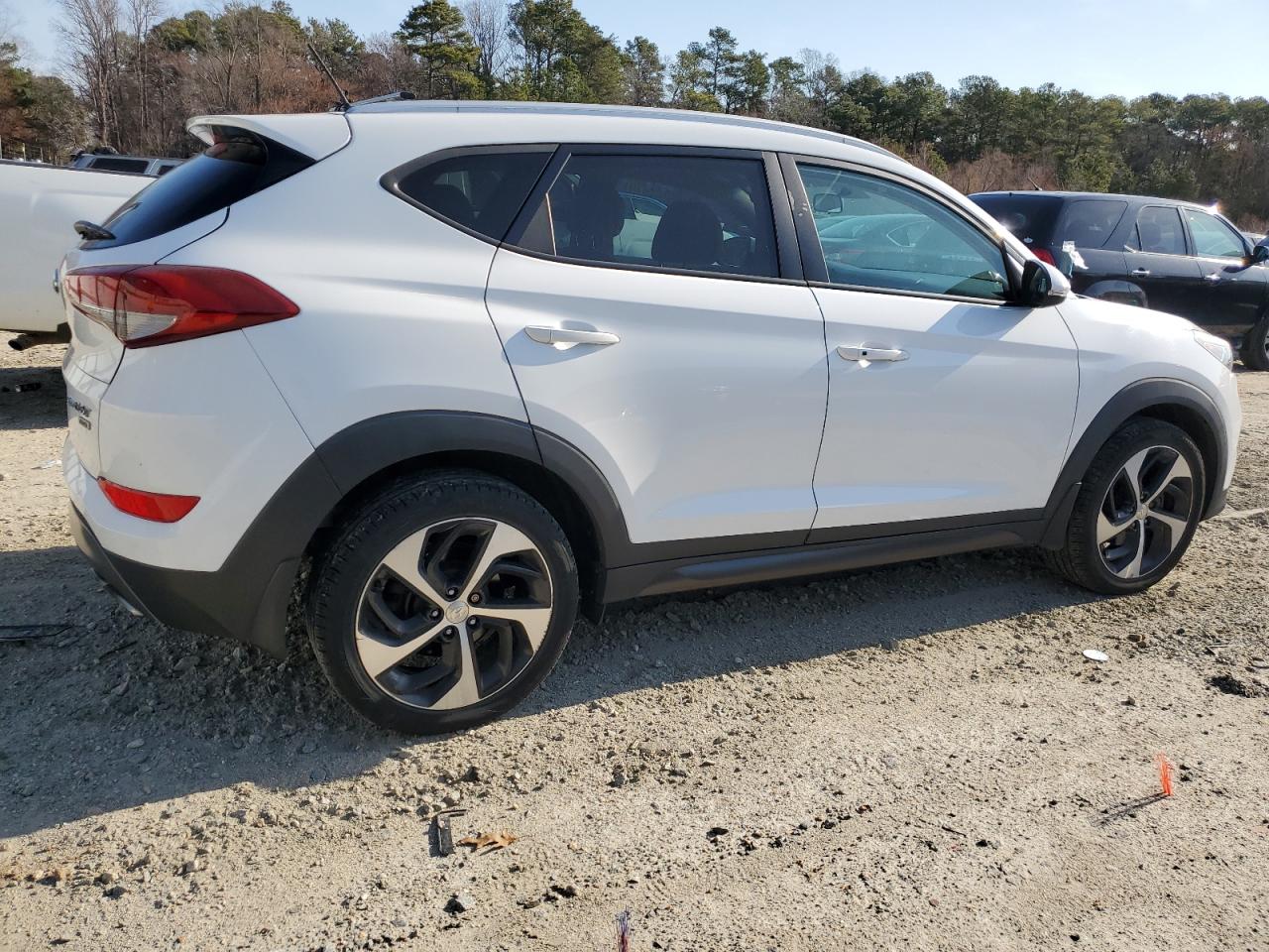 2016 Hyundai Tucson - Image 3