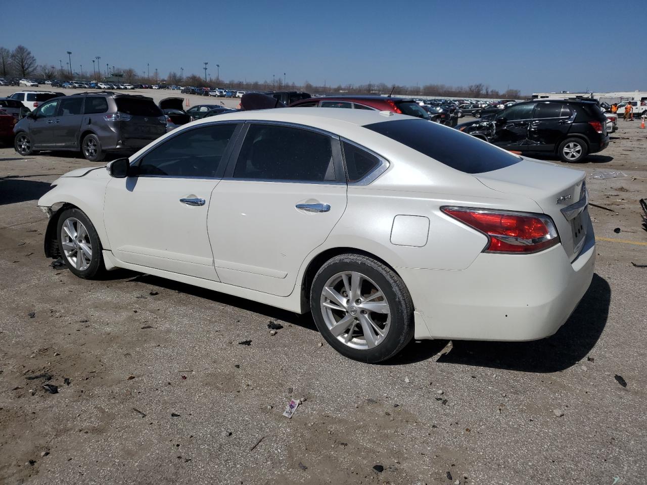 2015 Nissan Altima - Image 2