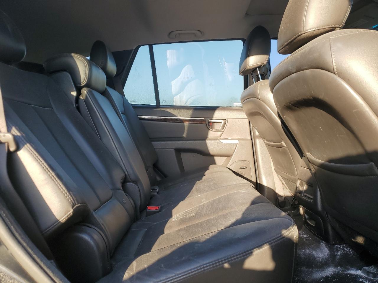 2012 Hyundai Santa Fe - Image 11