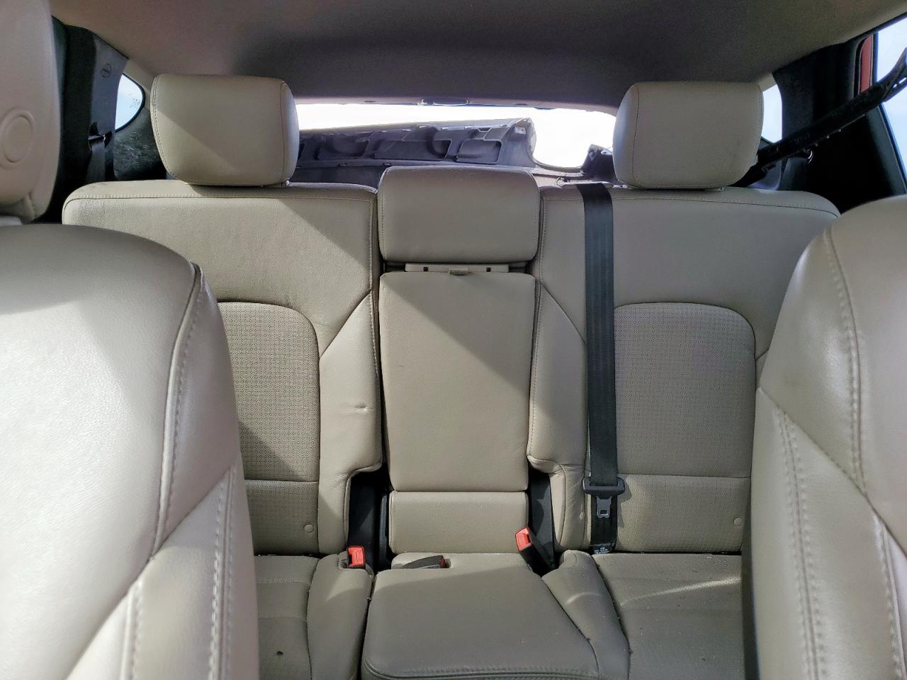 2013 Hyundai Santa Fe - Image 10