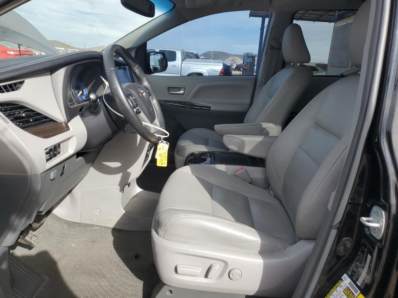 2017 Toyota Sienna - Image 7