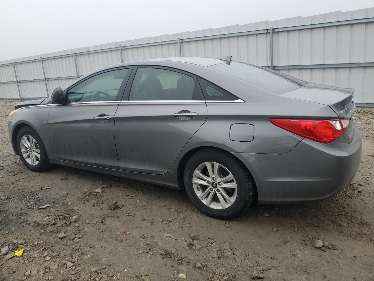 2013 Hyundai Sonata - Image 2