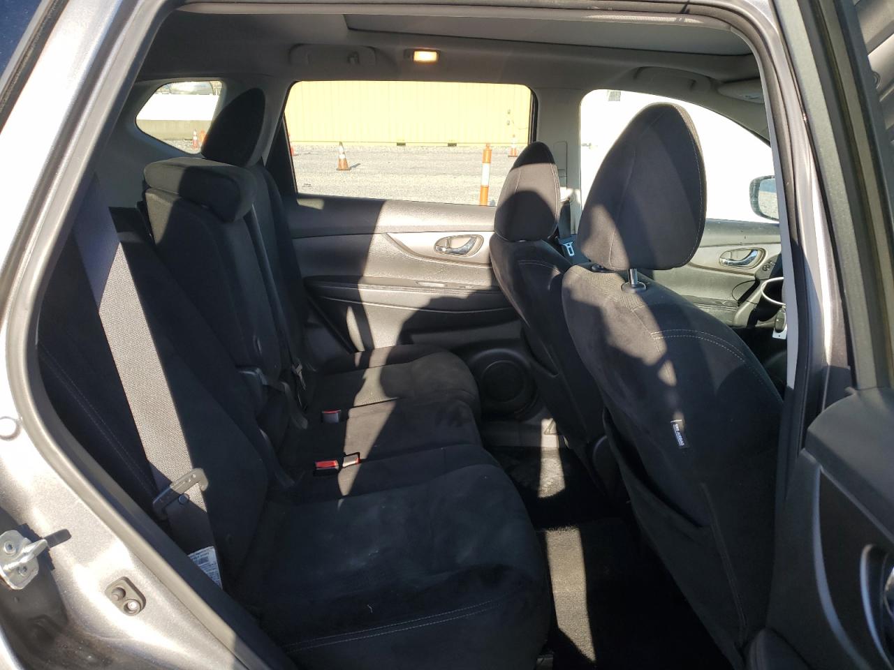2015 Nissan Rogue - Image 11