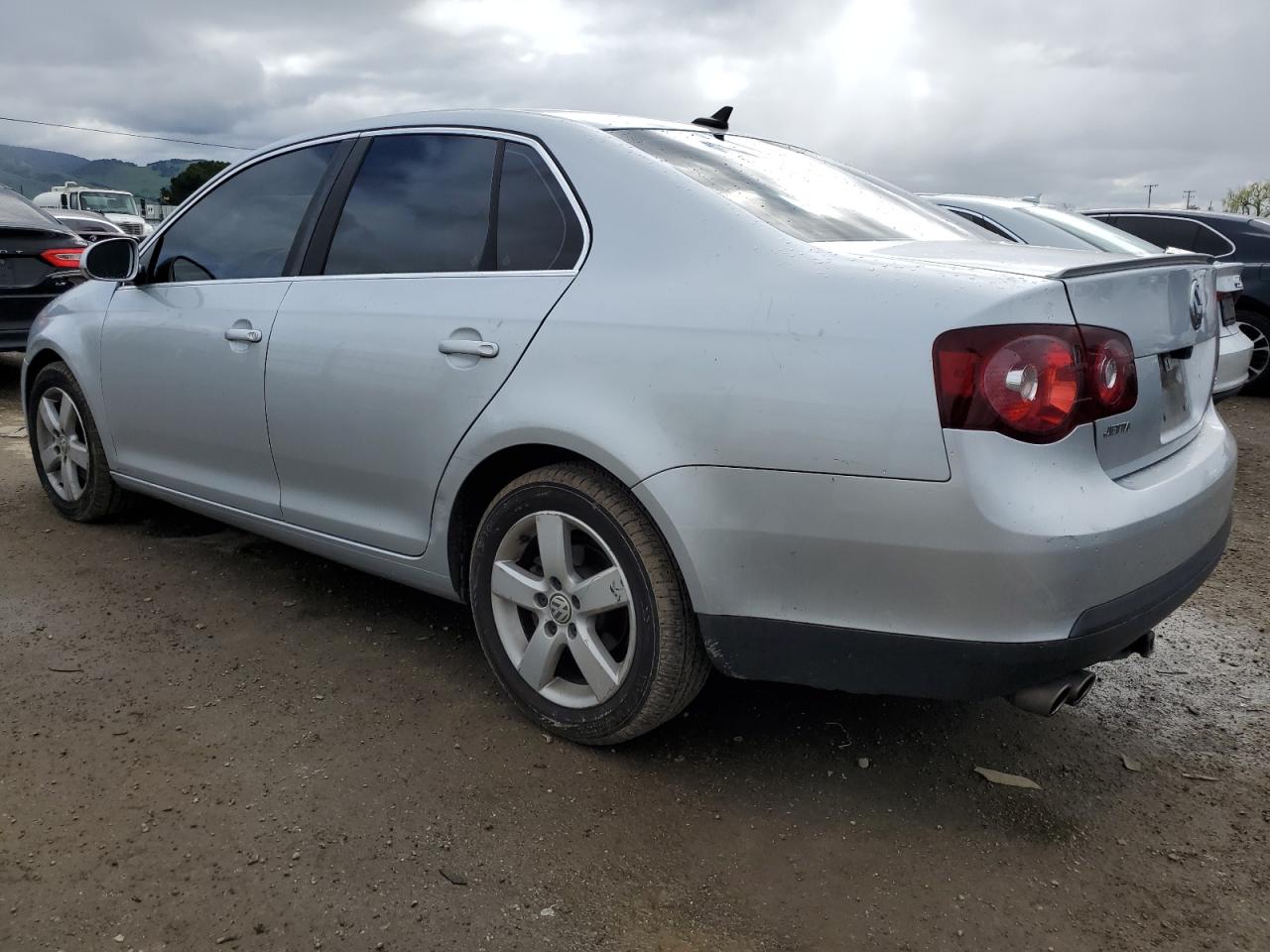 2008 Volkswagen Jetta - Image 2