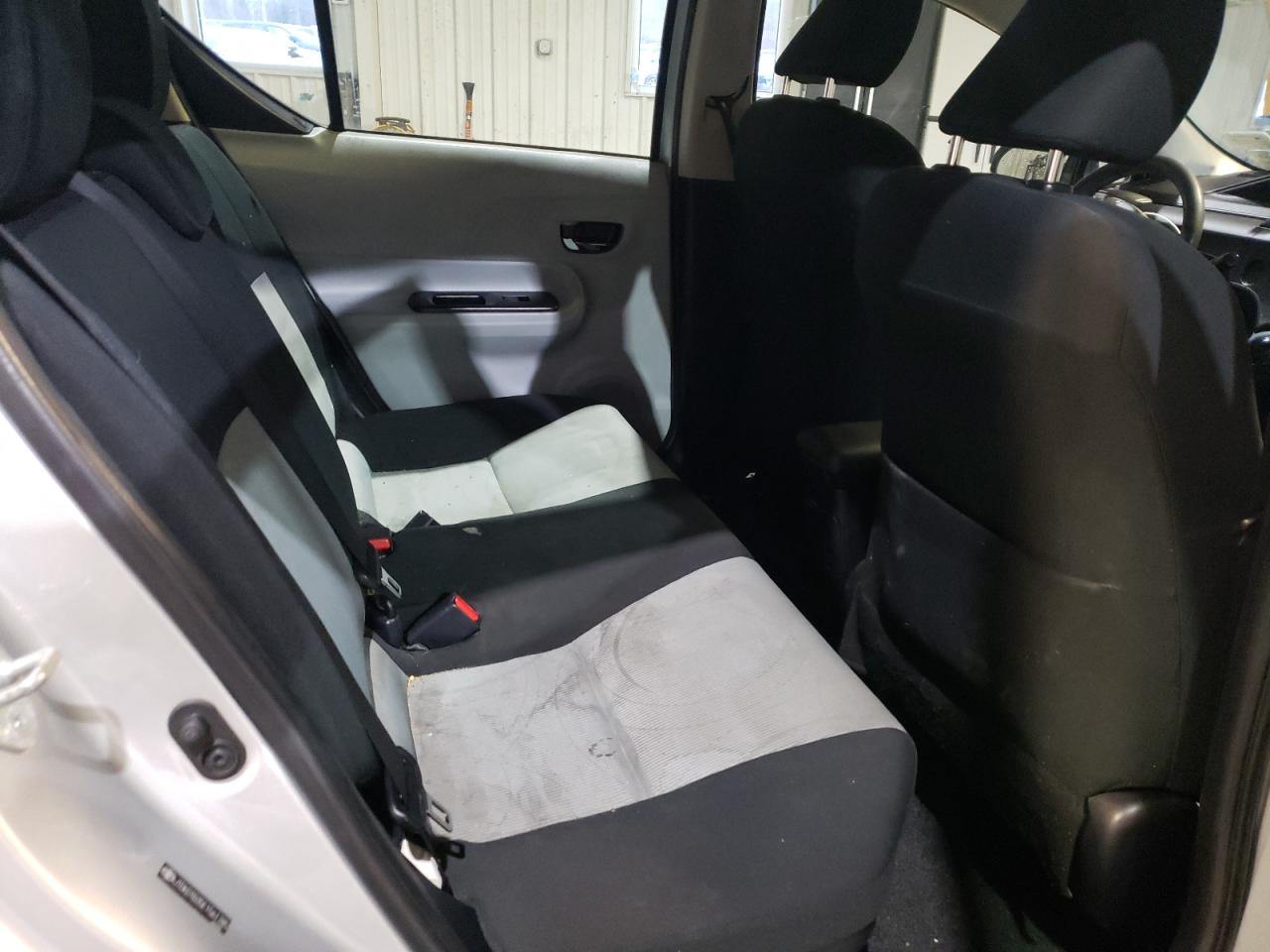 2014 Toyota Prius - Image 11