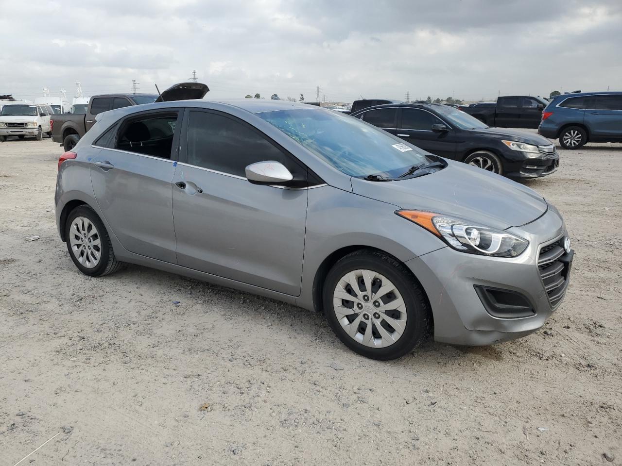2016 Hyundai Elantra - Image 4